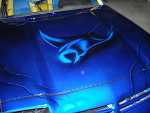Airbrush eines Mantas auf einer Motorhaube