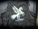 Airbrush von Pegasus auf einer Lederweste